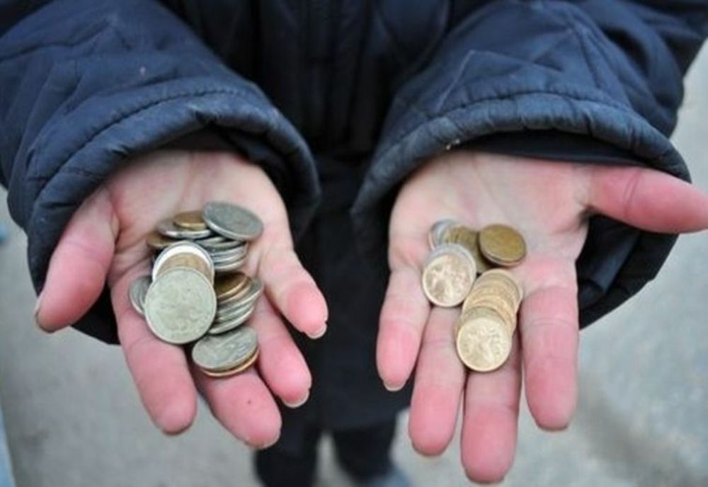 Cât câștigă pe zi un cerșetor în Bacău