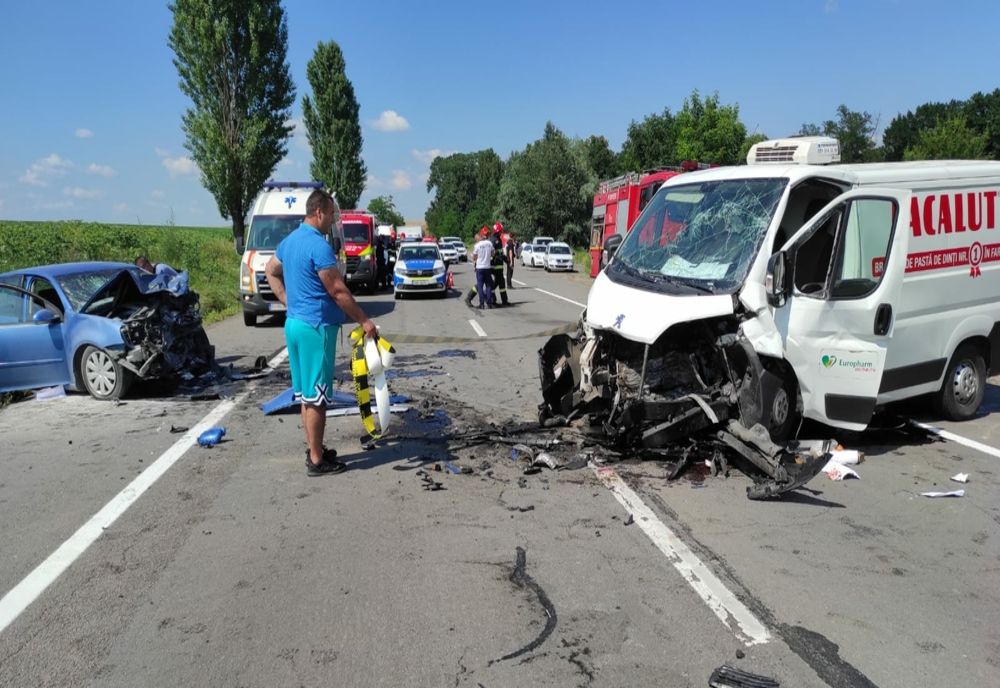 Doi soti din Bacau si-au pierdut viata intr-un tragic accident în județul Iași