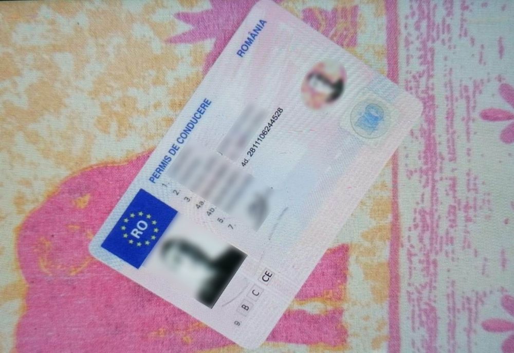 Un bărbat din Cașin, prins la volan cu permis de conducere fals