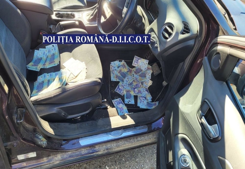 Flagrant și percheziții la traficanții de droguri