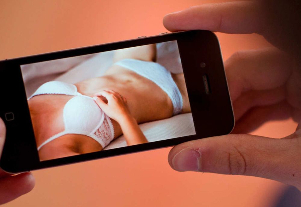 A amenințat-o pe fosta iubită cu publicarea unor poze pe Facebook dacă nu se împacă cu el. Ce a pățit bărbatul