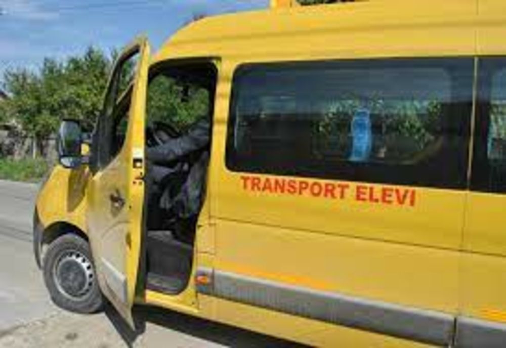 Şoferul unui microbuz şcolar, prins când conducea băut