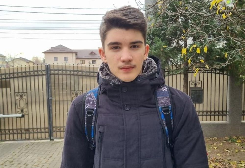 Sunați IMEDIAT la 112 dacă ați văzut această minor!