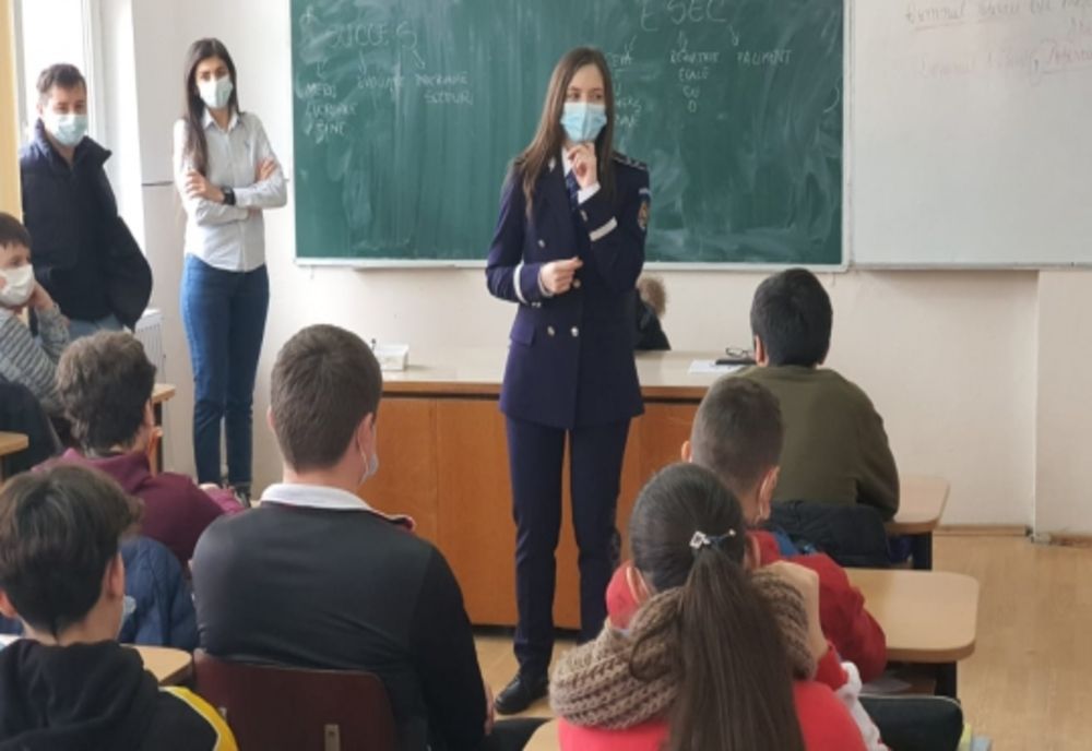 Polițiștii – modele pentru elevi 