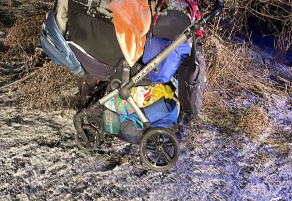 Gest emoționant al unui polițist pentru o familie de refugiați