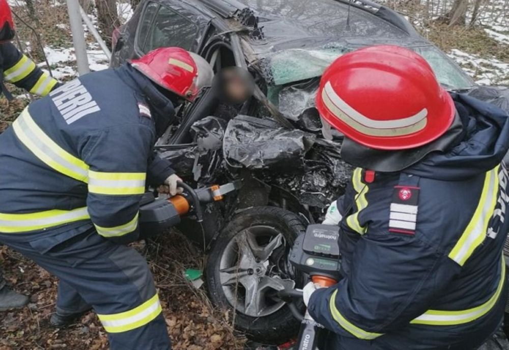 O femeie din Bacău a murit într-un grav accident rutier produs în județul Tulcea