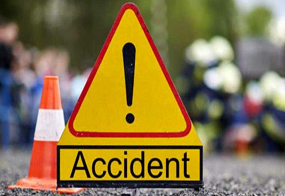 La un pas de o tragedie: a condus beat și s-a izbit de un cap de pod!