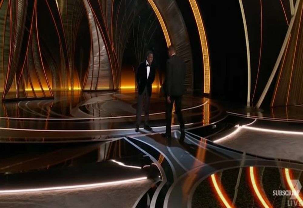 VIDEO Will Smith l-a lovit în față pe Chris Rock pe scena decernării Oscarurilor