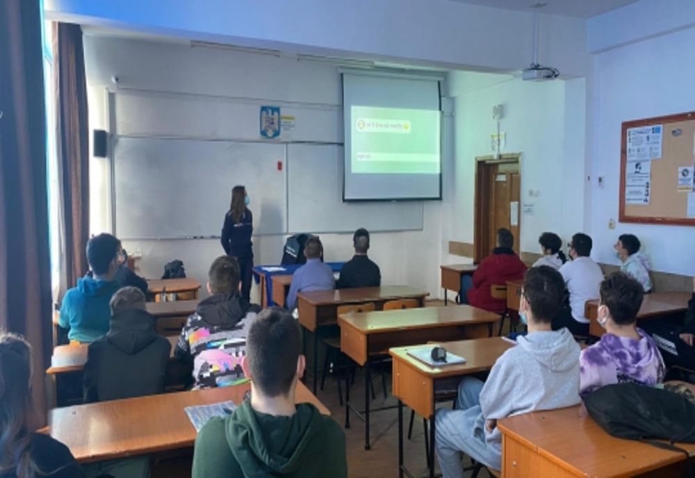 Activități de prevenire a victimizării minorilor în școlile din județ