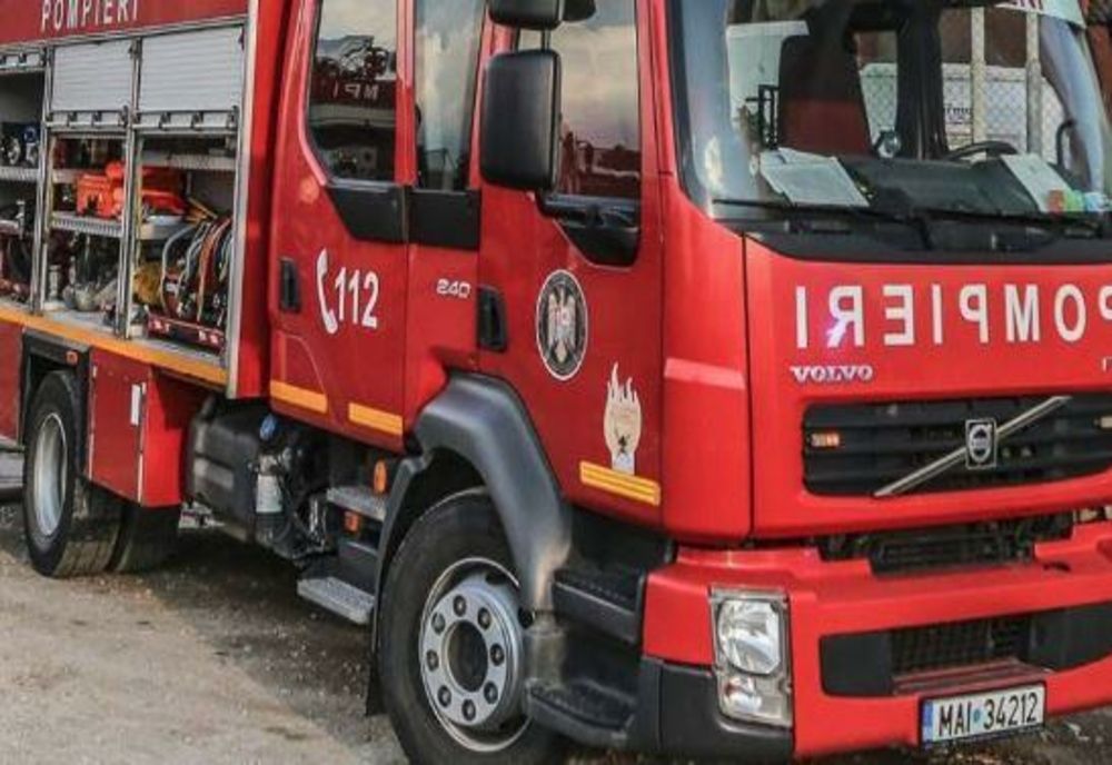 Incendiu într-un bloc cu 10 etaje din Bacău
