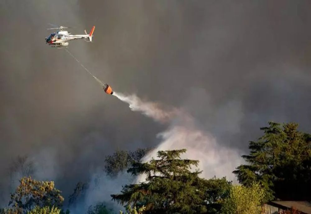 Stare de urgență la Roma. Un incendiu a izbucnit într-un parc de lângă celebrul Colosseum VIDEO/FOTO