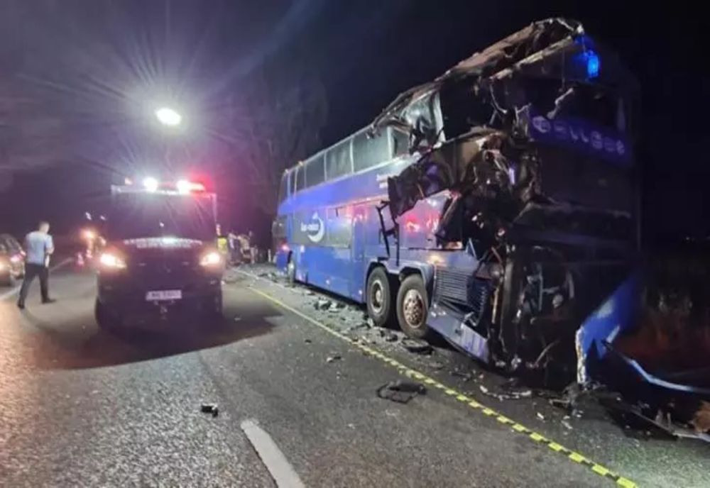 Autocar cu aproape 80 de pasageri, accident grav pe E85, în Bacău. Vehiculul se îndrepta spre Ucraina - FOTO