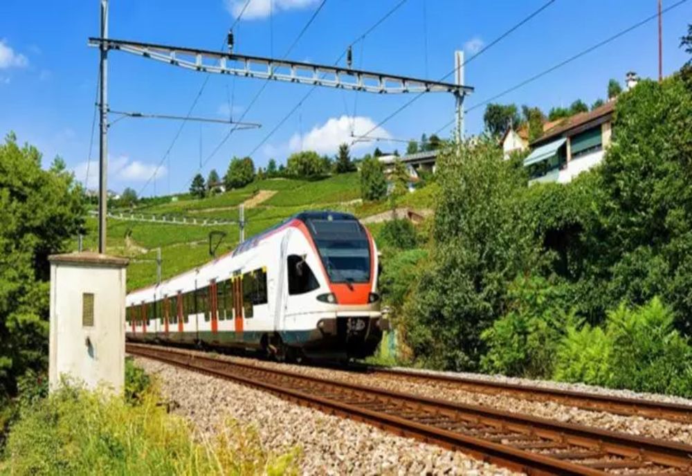 Grindeanu: Începe o nouă licitație pentru încă 20 trenuri electrice de lung parcurs. Pe ce rute vor circula și cât vor costa reparațiile