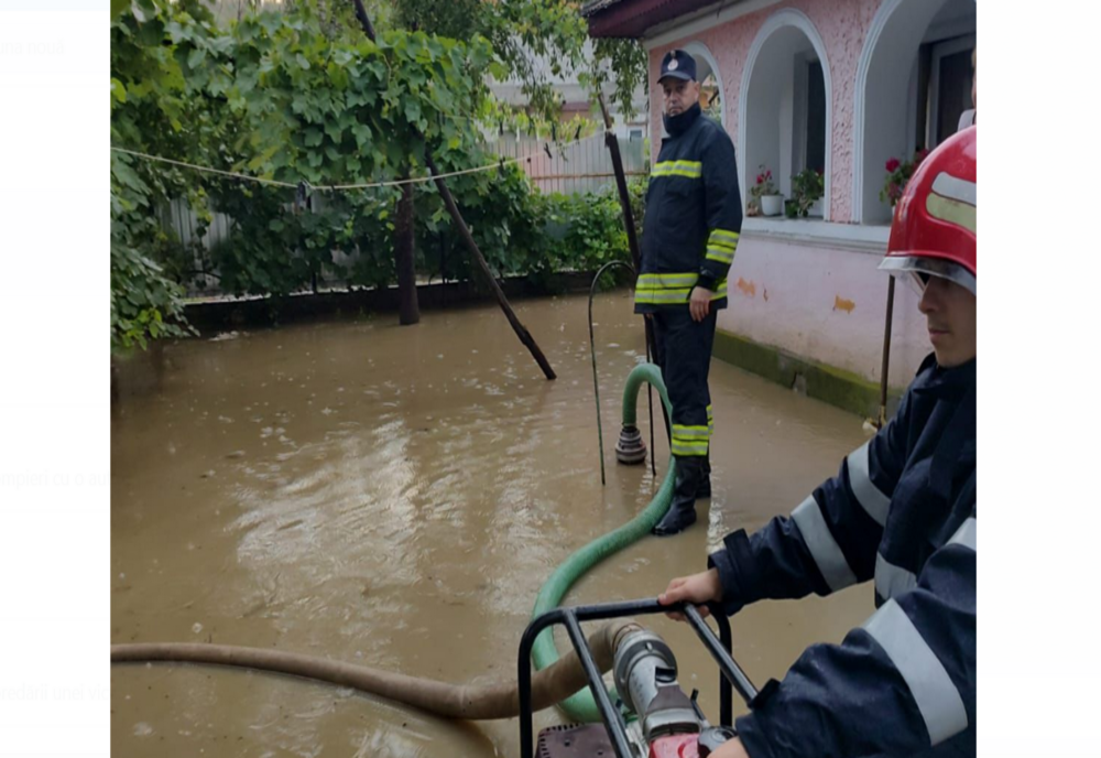 Onești. Două curți inundate în urma Codului Galben de ploi