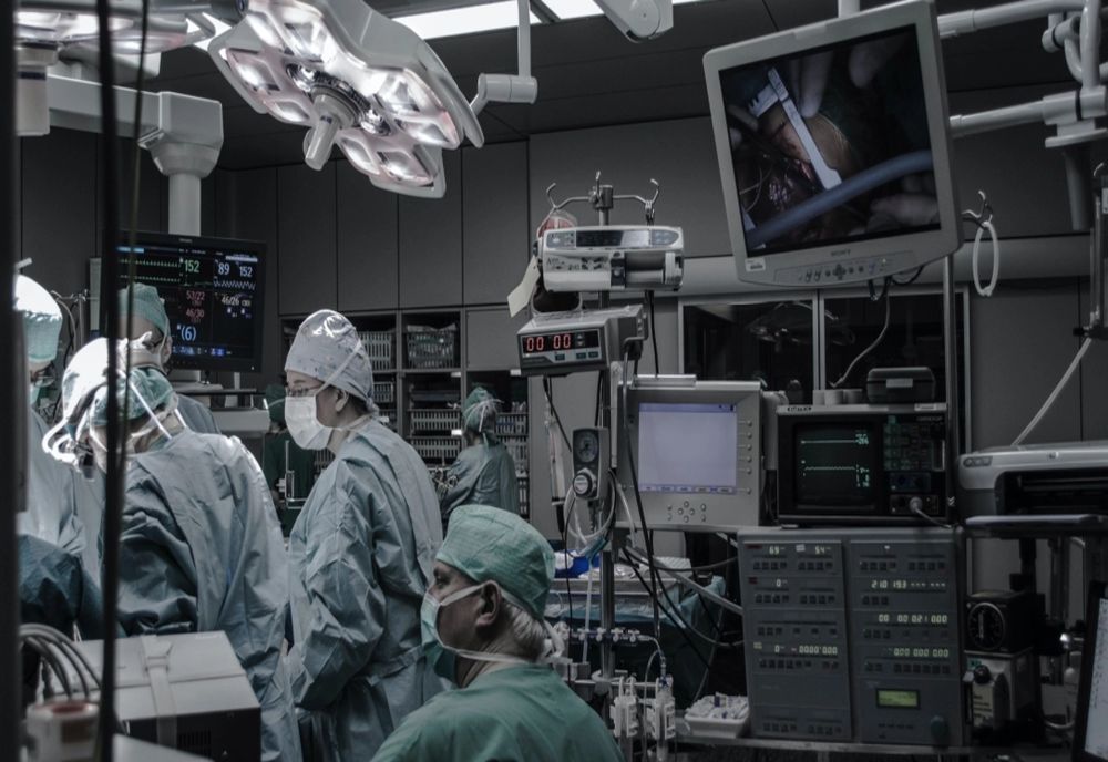 FBI avertizează că dispozitivele medicale folosite pe scară largă au sute de vulnerabilități  