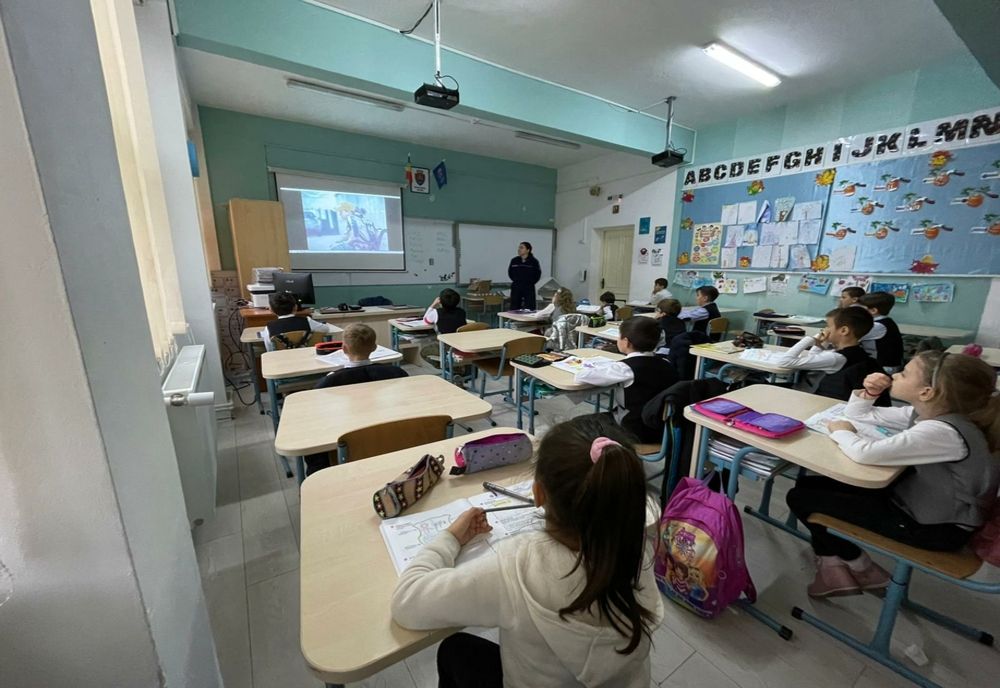 Tedi îi învață pe copii și în acest an școlar cum să fie în siguranță