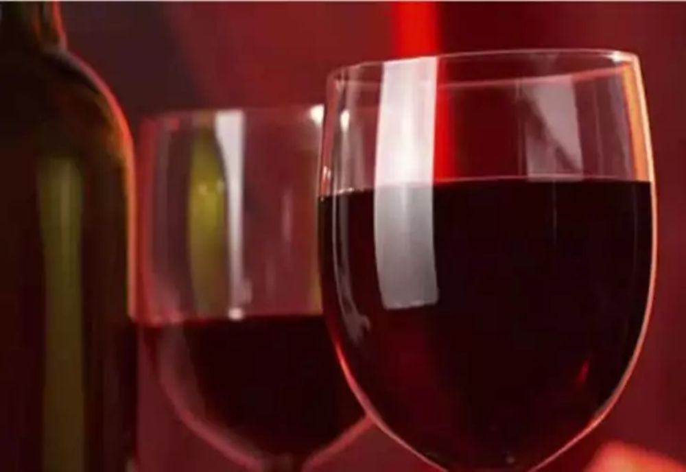 Semnal de ALARMĂ al medicilor: "Ne aşteaptă un val de ciroze de sezon!" Cauza principală