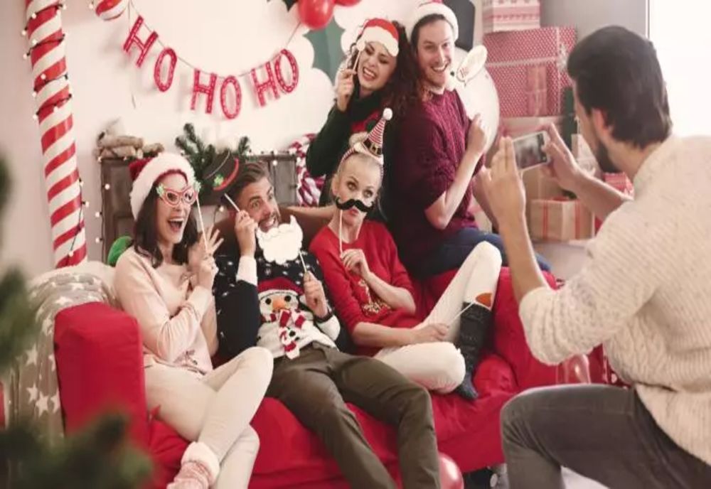 Cum să organizezi o petrecere reuşită de Crăciun