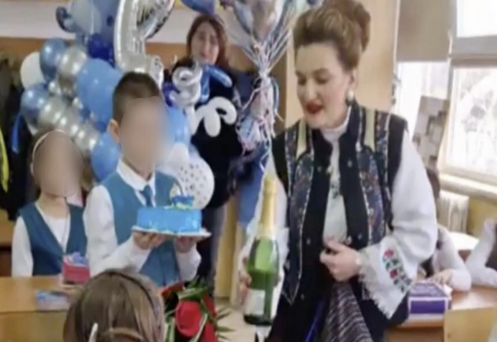 Scandal la o școală din Bacău după ce un elev a fost sărbătorit în clasă