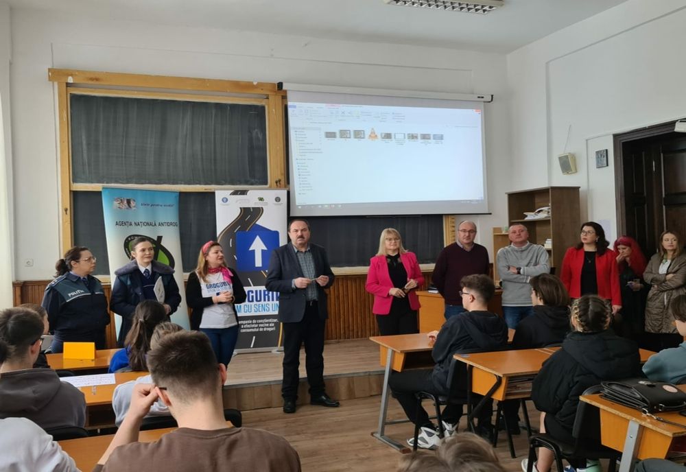De vorbă cu liceenii privind traficul și consumul de droguri…