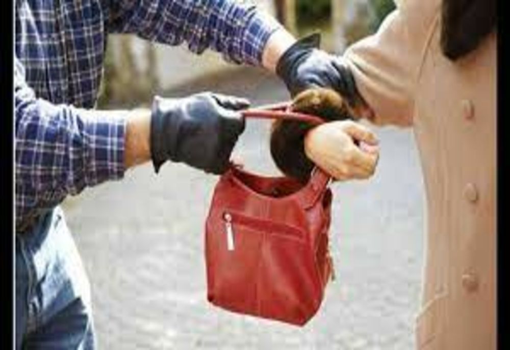 Femeie tâlhărită în plină stradă la Onești