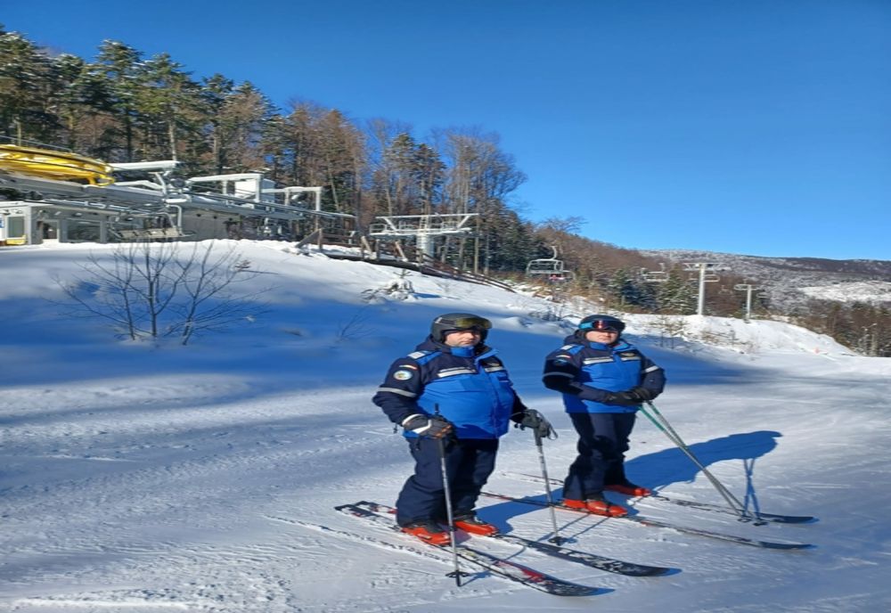 Jandarmii montani din Slănic Moldova, alături de iubitorii sporturilor de iarnă