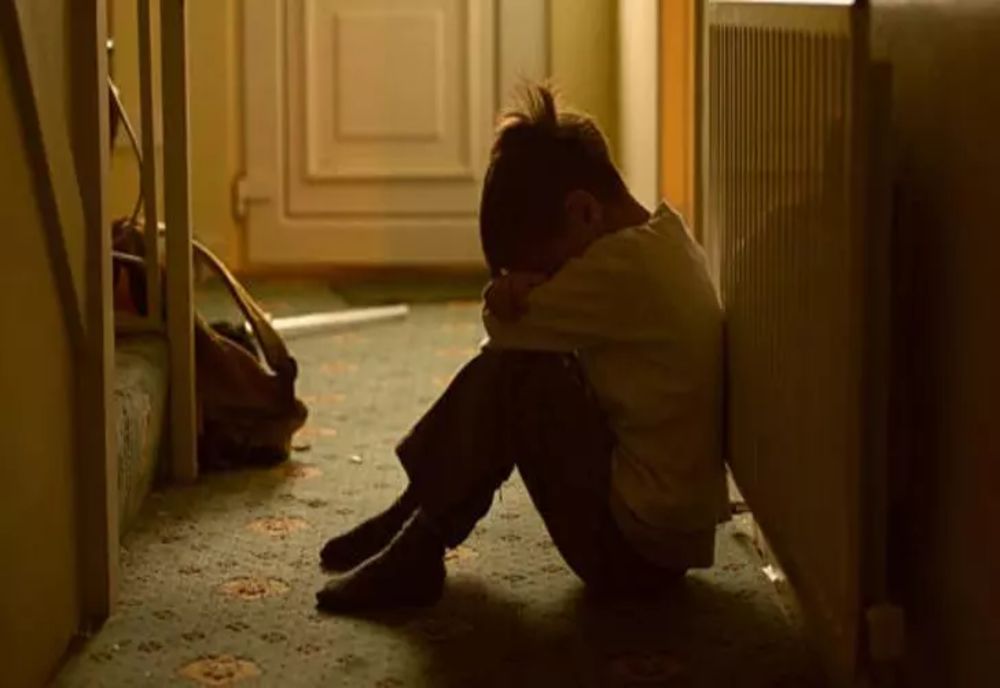 Un tată acuză. La un an de când fiul i-a fost închis într-o cușcă, de colegii de școală, poliția și conducerea unității n-au făcut nimic