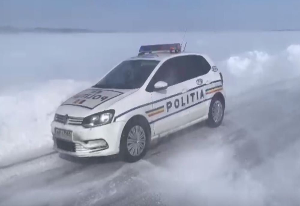 Un drum la limita județelor Bacău și Vaslui, închis circulației rutiere din cauza viscolului