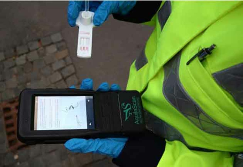 Un tânăr de 19 ani, prins drogat la volan