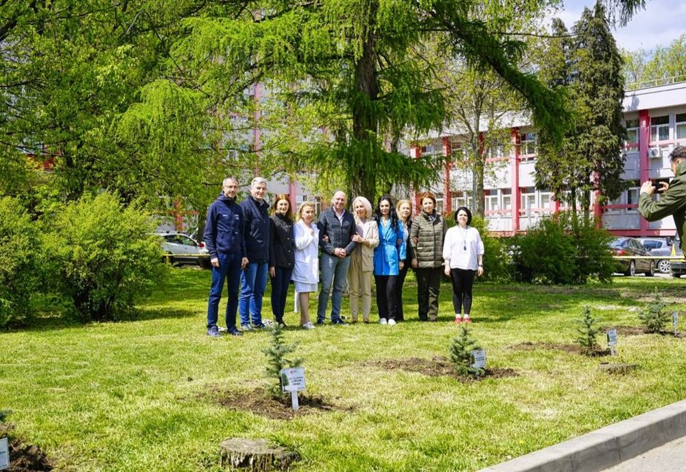20 copaci - simbolul perenității, sădiți în amintirea medicilor băcăuani