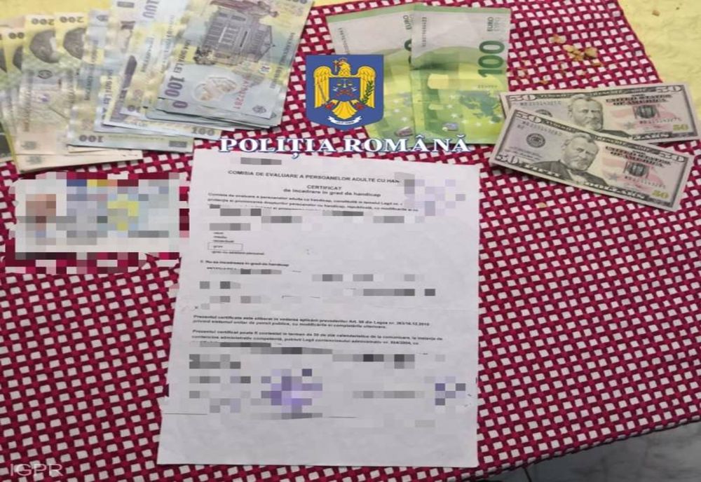 Percheziții într-un dosar privind falsificarea unor certificate de handicap. 65 de persoane duse la audieri