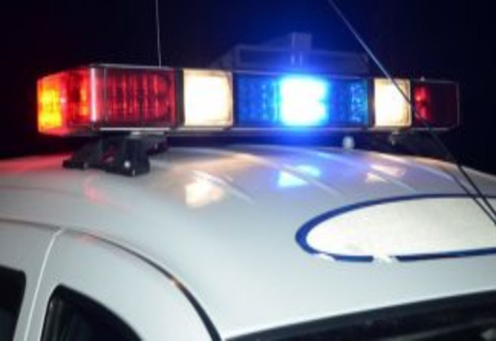 Bărbat extras, de către polițiși, din autoturismul aflat în mers. La acțiune a participat și un polițist din Bacău