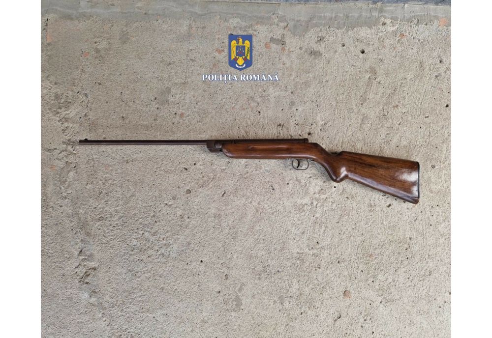 Armă deținută ilegal, confiscată de polițiștii Serviciului Arme, Explozivi şi Substanţe Periculoase 