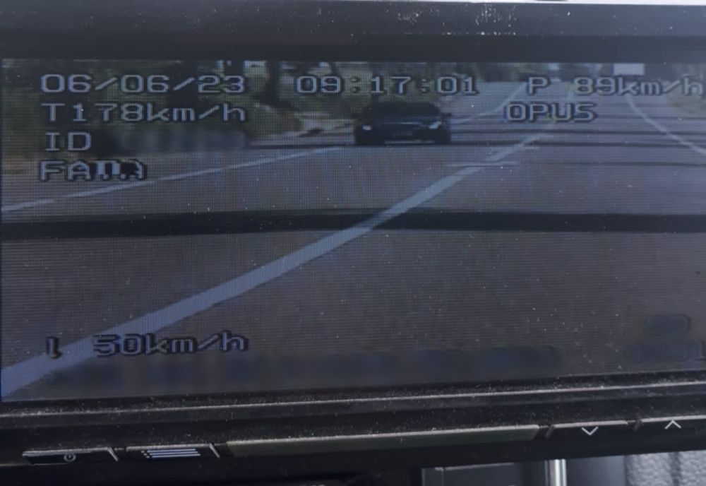 Un tânăr care „zbura” prea jos, amendat cu 2.900 de lei și lăsat pieton pentru patru luni