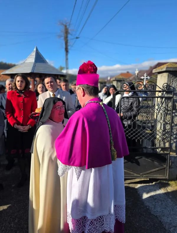 25 de ani în slujba comunității: surorile carmelitane, omagiate la Dărmănești