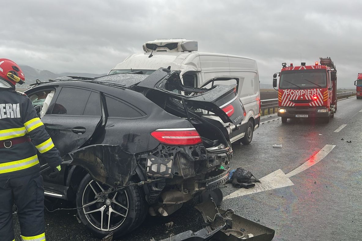 TRAGEDIE PE CENTURA BACĂULUI – 4 OAMENI RĂNIȚI PRINTRE CARE UN COPIL, O VICTIMĂ E ZBATE ÎNTRE VIAȚĂ ȘI MOARTE