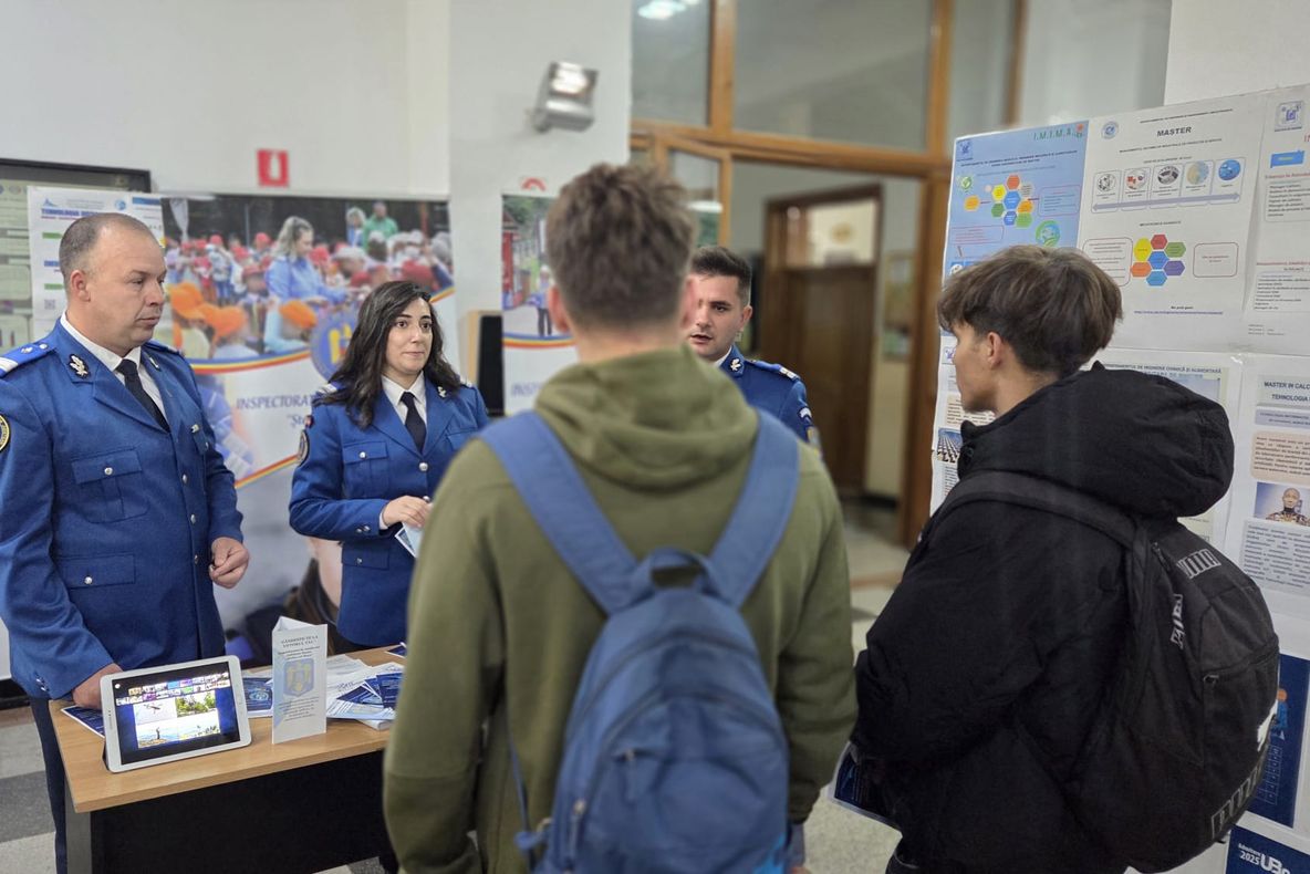 Jandarmii băcăuani, prezenți la Bursa Locurilor de Muncă pentru Absolvenți 2025: o invitație la o carieră de onoare și responsabilitate
