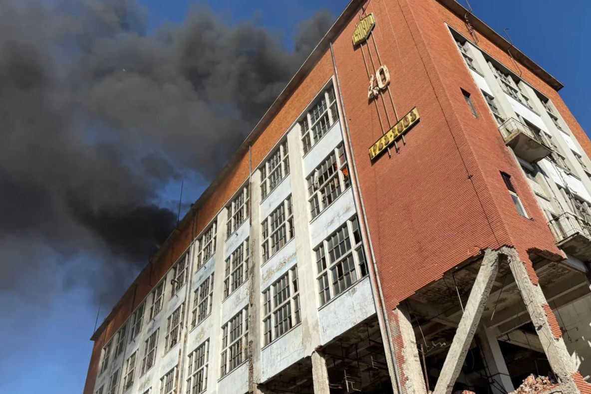 Incendiu la o clădire dezafectată din Onești