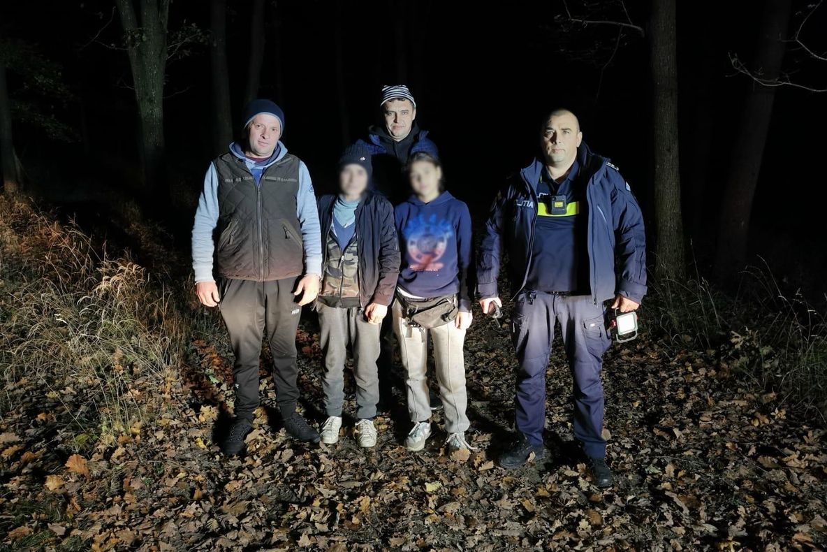 Mamă și fiică din județul Vrancea, rătăcite prin pădure, găsite în comuna Urechești Bacău