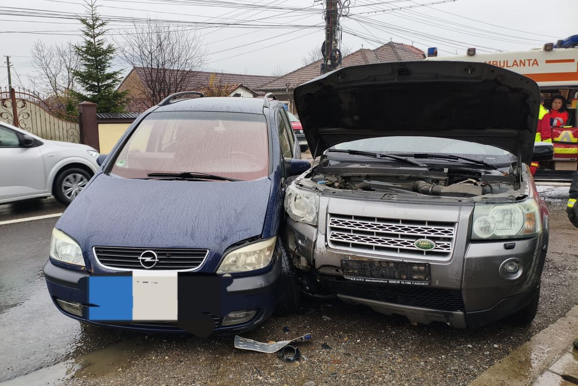 Accident rutier cu trei victime la Dărmănești - intervenție a pompierilor comăneșteni