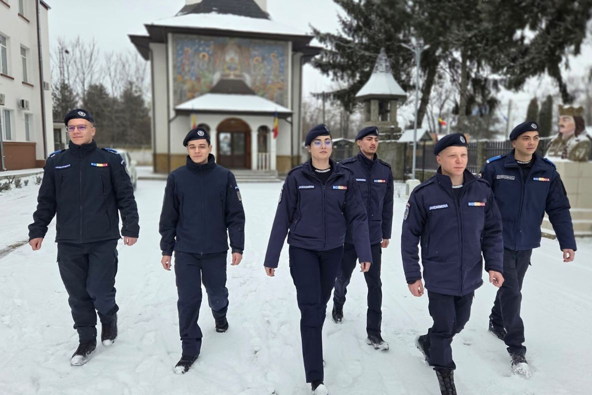 Șase tineri din Bacău încep cariera de ofițer în Jandarmeria Română