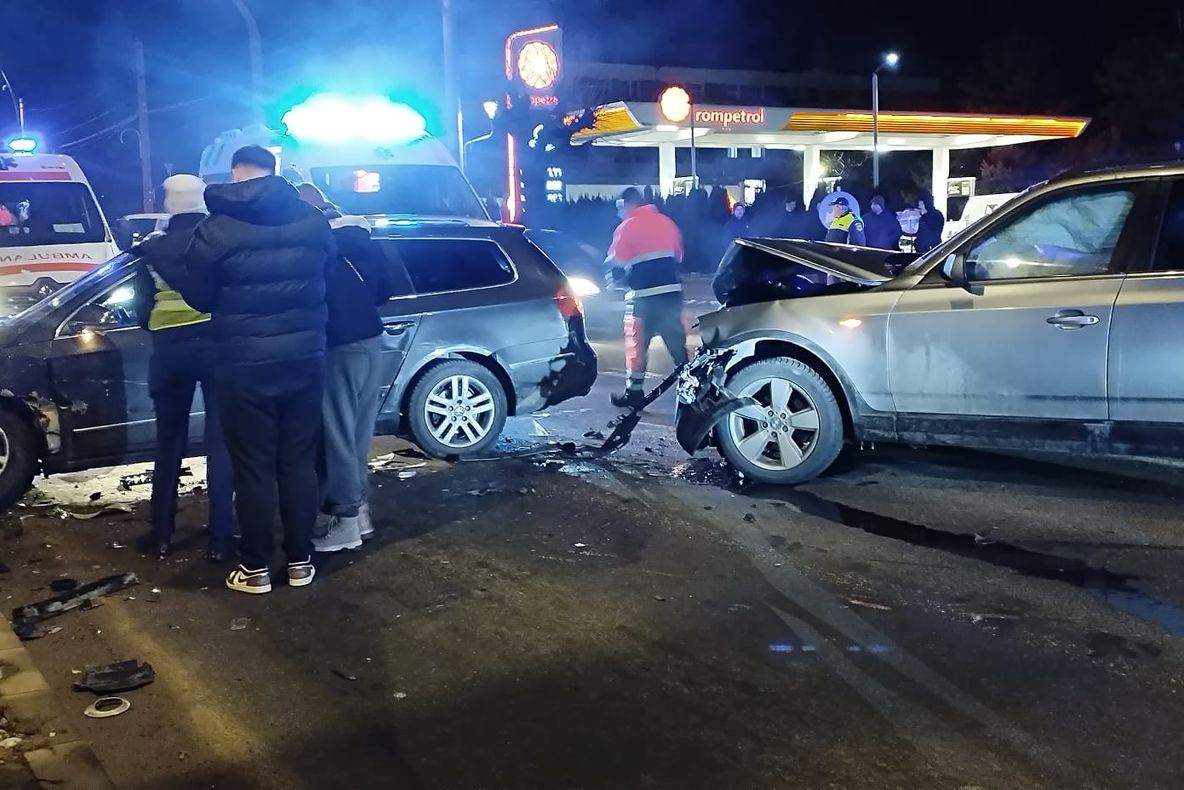 Doi tineri răniți într-un accident rutier produs pe Bulevardul Republicii din Onești