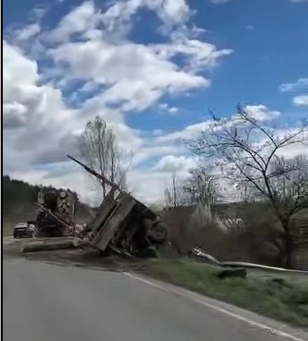 O tânără de 18 ani, din comuna Helegiu, a fost rănită într-un accident rutier produs pe DN care leagă Tg Ocna de Onești.
