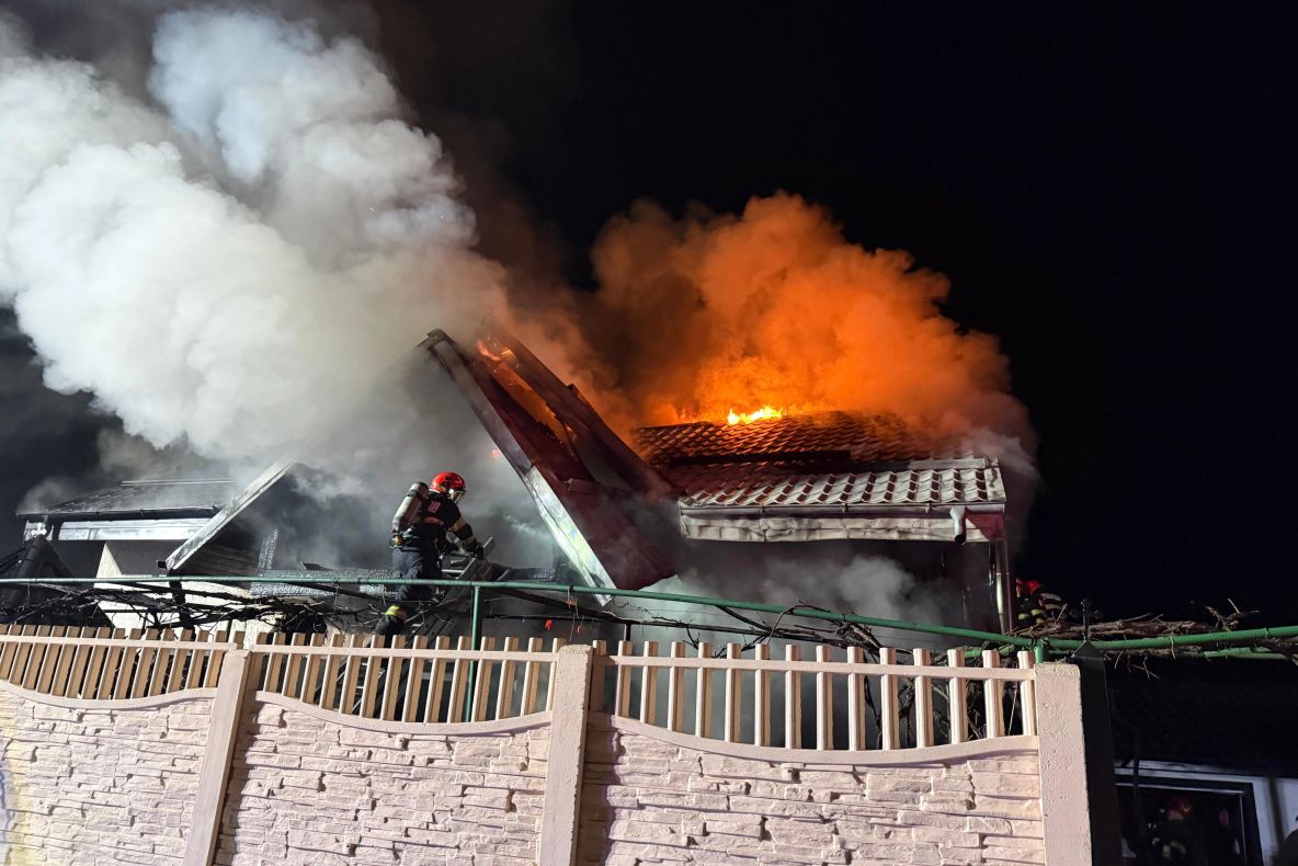 Incendiu la o locuință din Onești, soldat cu un deces și o persoană transportată la spital