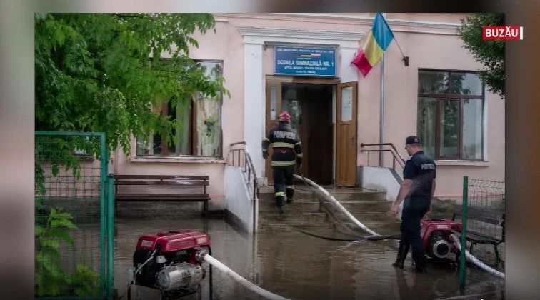 Imaginile dezastrului: comune măturate de viituri