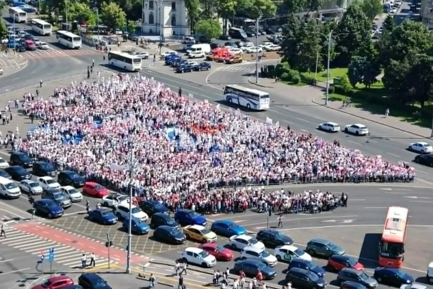 20.000 de angajați din Sănătate, în stradă: PROTEST masiv împotriva noii legi a salarizării VIDEO