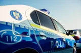 Bărbat din Bacău, arestat preventiv după ce a distrus o mașină de poliție