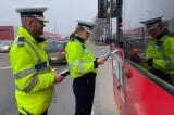 Polițiștii și jandarmii au intrat în școlile din Bacău. Aproximativ 150 de elevi, implicați în activități de prevenire