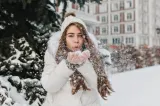 Vremea se răcește brusc: ninsori la munte și cod galben de ploi în sud-est