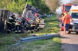 Accident în județul Vaslui. Bărbat rănit după ce s-a răsturnat cu mașina și a intrat într-un stâlp de electricitate